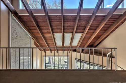 12 Seaside Ave, Milford CT 06460-6319 exterior