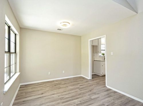 8302 Farmington Ct, Austin TX 78736-1744 exterior