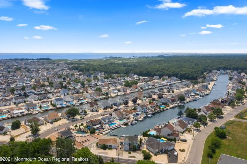 58 Ocean Gate Ave, Berkeley Township NJ 08721-1420 exterior