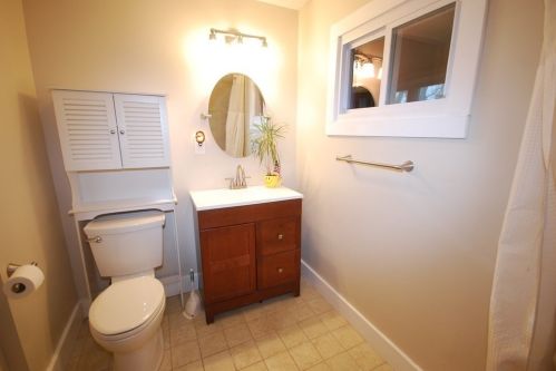 132 Riverdale St, West Springfield MA 01089-4642 exterior