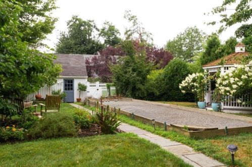 31 Bowery St, Middletown RI 02840-3560 exterior