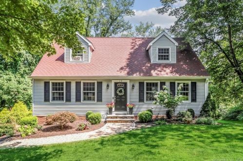 19 Evergreen Pl, Ridgefield, CT 06877-1129