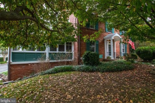 302 Mansion Dr, Alexandria, VA 22302-2903