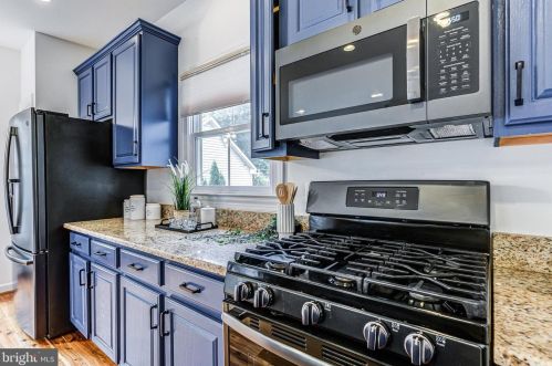 213 Creek Valley Ln, Rockville MD  20850-5603 exterior