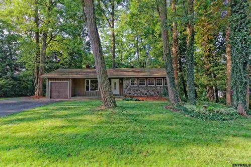 2 Haviland Dr, Schenectady NY  12302-2711 exterior