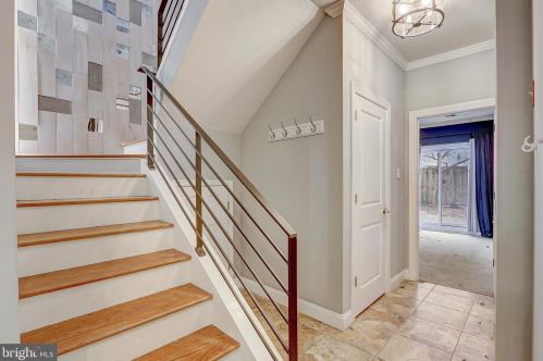 1034 4th St, Philadelphia PA  19147-4106 exterior