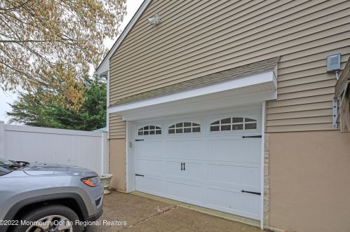 2215 Middle Ave, Point Pleasant Beach NJ 08742-5138 exterior