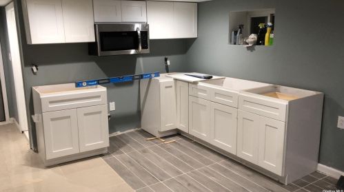 959 218th St, Bronx NY  10469-1005 exterior