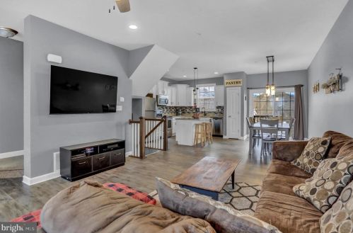 206 Overlook Dr, Hanover PA 17331-9136 exterior