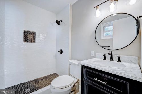 6013 Leewood Dr, Alexandria VA 22310-1920 exterior