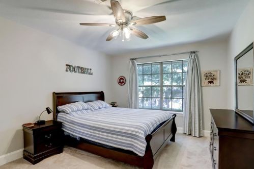 240 Edgewood Dr, Montgomery TX 77356-8408 exterior