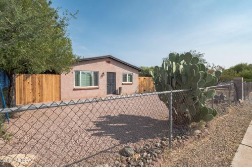 1626 Delaware St, Tucson AZ 85745-2306 exterior