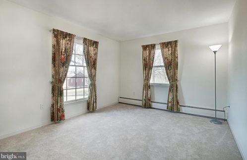 869 Fairview Dr, Hanover PA 17331-9747 exterior