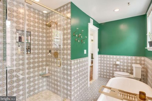 2602 Commonwealth Ave, Alexandria VA 22305-2526 exterior