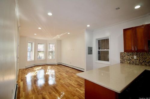 2029 Daly Ave, Bronx NY 10460-2834 exterior