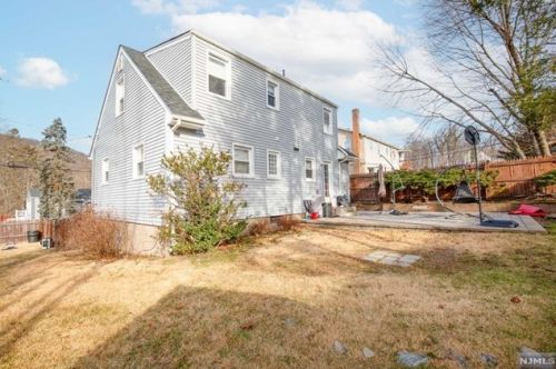 30 Hillside Ave, Oakland NJ  07436-1923 exterior