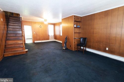 720 Seneca St, Primrose, PA 17901-1645