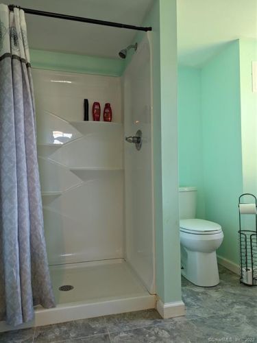 247 Hackmatack St, Manchester CT 06040-6512 exterior