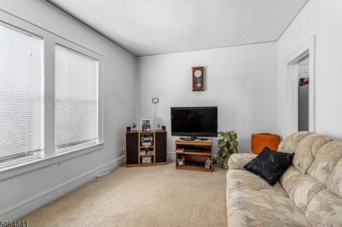 2 Entwistle Ave, Nutley NJ 07110-3210 exterior