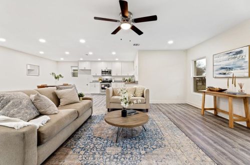 2850 Fls Dr, Dallas TX 75211-9008 exterior