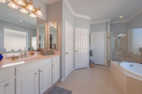 5616 Lago Villaggio Way, Naples FL 34104-5739 exterior