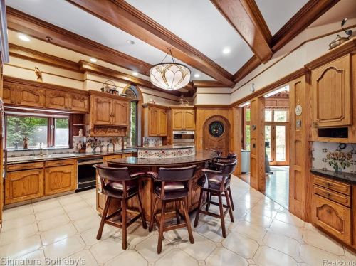 2009 Victoria Hl, Rochester MI exterior