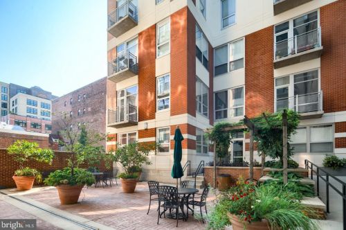 133 Bread St, Philadelphia PA  19106-4606 exterior