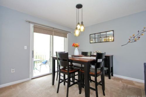 14 Carriage House, Enfield CT 06082-6025 exterior