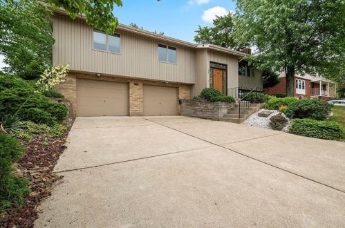 327 Challen Dr, Pittsburgh, PA 15236-4528