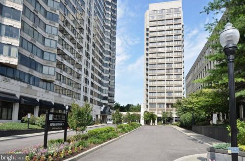 2001 Hamilton St, Philadelphia PA  19130-4298 exterior