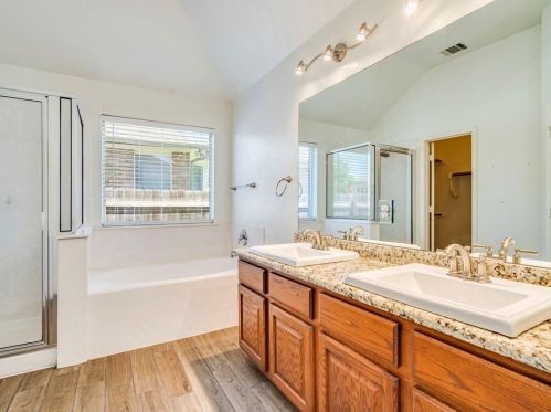 10137 Anahuac Trl, Austin TX 78747-2703 exterior