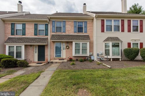 102 Maple Glen Cir, Pottstown, PA 19464-3253
