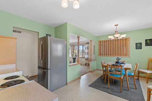 1526 Foster Ave, Milwaukee WI 53221-2823 exterior