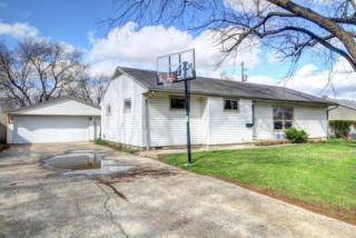 210 Edgebrook Dr, Champaign IL  61820-2108 exterior