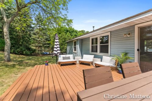 1233 Kreiser Ter, Grand Rapids MI 49506-4082 exterior