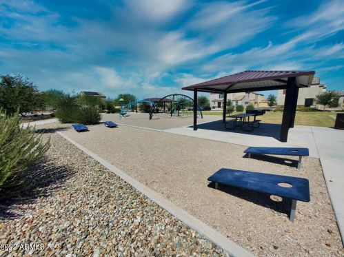 8057 Albeniz Pl, Phoenix AZ  85043 exterior