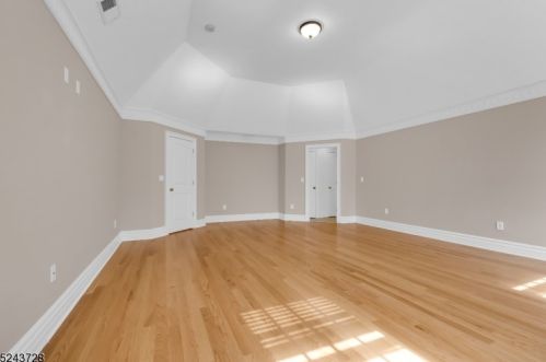 2 Caruso Ct, Bridgewater NJ 08807-2149 exterior