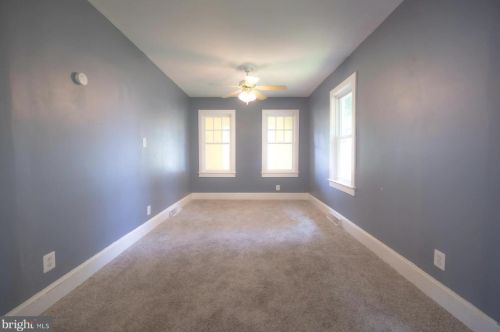 220 Hauser Ave, Trenton NJ 08620-1702 exterior