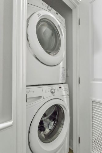 2436 Southport Ave, Chicago IL  60614-8330 exterior