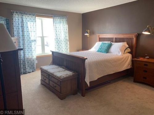 817 Braunworth Ct, Chaska MN 55318-3242 exterior