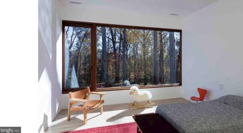 3131 Chain Brg Rd, Washington DC 20016-3301 exterior