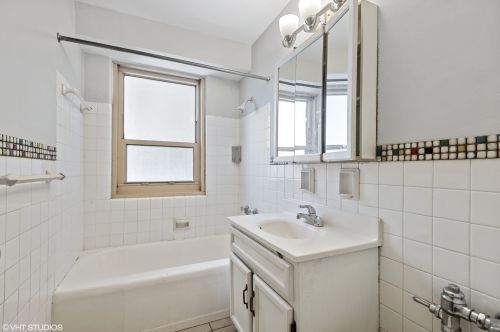 3950 Lake Shore Dr, Chicago IL  60613-3434 exterior