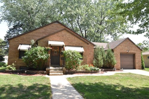 6046 20th St, Milwaukee, WI 53221-5049