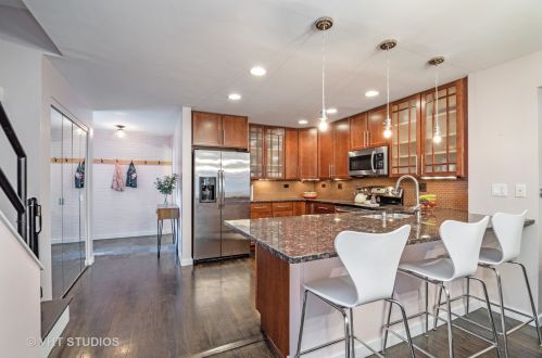 939 Belden Ave, Chicago IL  60614-3239 exterior