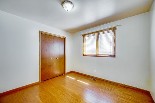 5303 Ridgeway Ave, Chicago IL 60659-1116 exterior