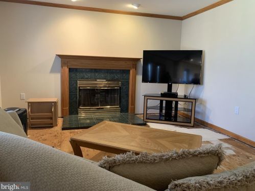 6 Kari Ct, Jackson Twp NJ 08527-1377 exterior