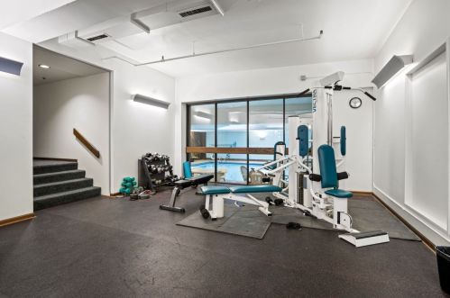 1633 Prospect Ave, Milwaukee WI  53202-2494 exterior