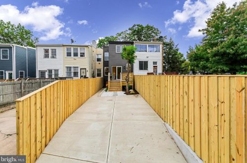 302 Rhode Is Ave, Washington DC 20001-1827 exterior