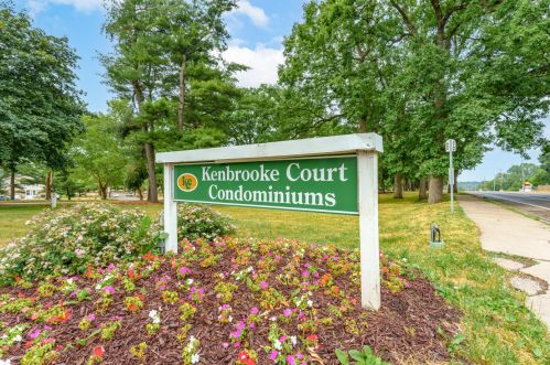 3647 Kenbrooke Ct, Kalamazoo MI 49006-5438 exterior