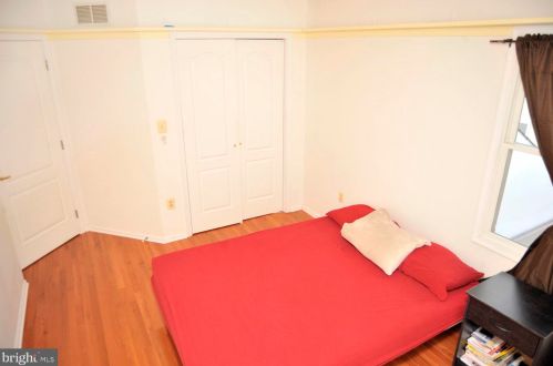 9 Lavender Dr, Princeton NJ 08540-9448 exterior